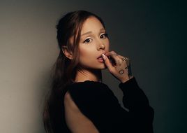 Ariana Grande veröffentlicht ihr neues Album «petal» und zeigt ihre ungezähmte Seite