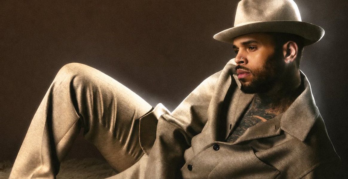 This is how Chris Brown poses on his new album "BROWN".