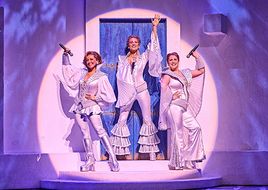 MAMMA MIA! – ABBA-Feeling und Sommersonne im Theater 11