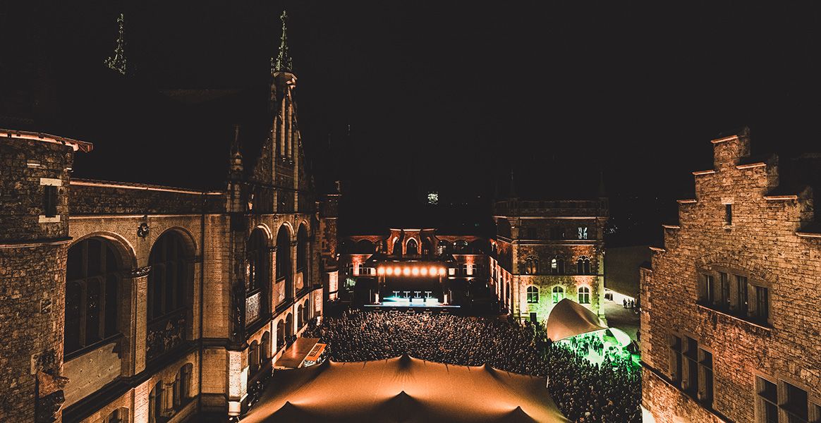 zVg