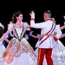 La Monarchie fait la f&ecirc;te