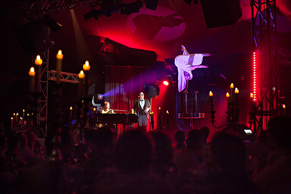 D&icirc;ner-Spectacle 2015