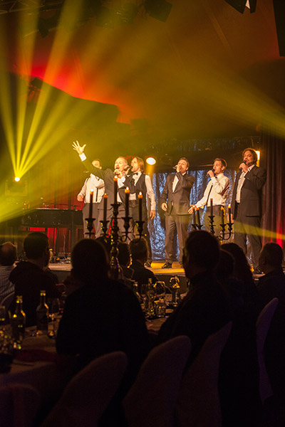 D&icirc;ner-Spectacle 2015